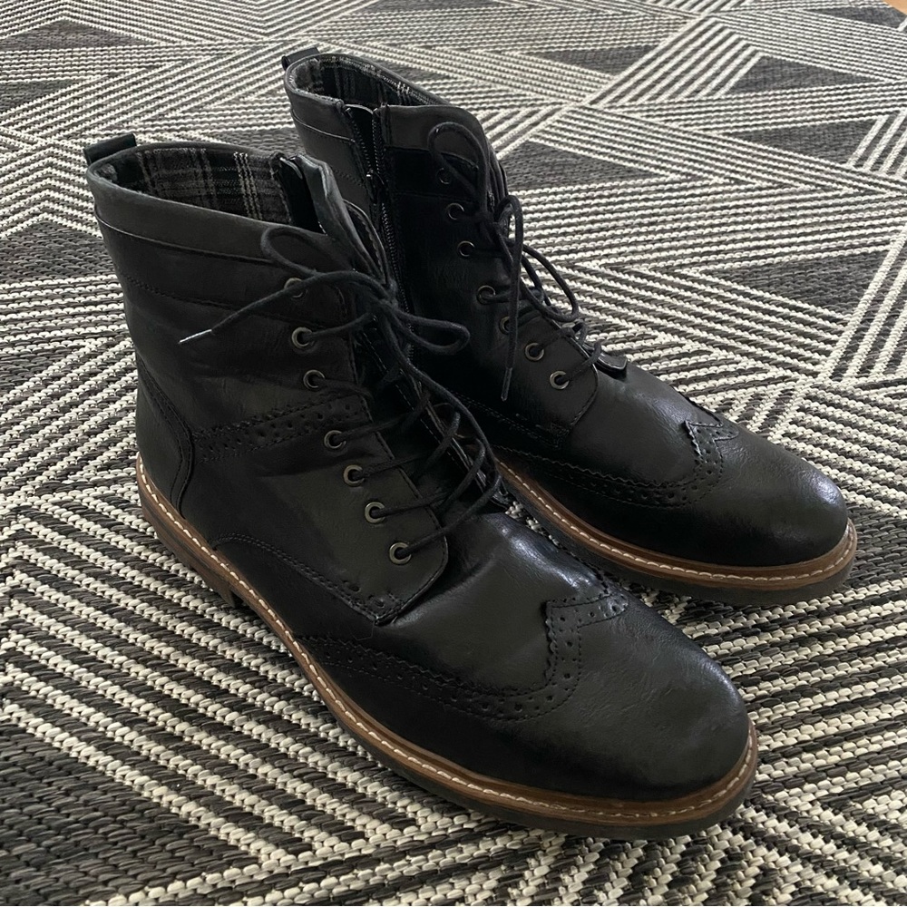 SOHO COBBLER Evan Wing Tip Style Ankle Boots Faux Leather Mens 13 Wingtip